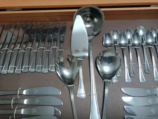 Cubertería 12 servicios madera y metal