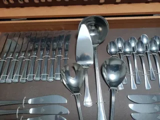 Cubertería 12 servicios madera y metal