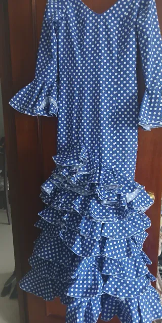 Traje de flamenca gitana azul y blanco
