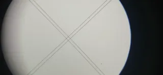 Ocular con retícula iluminado