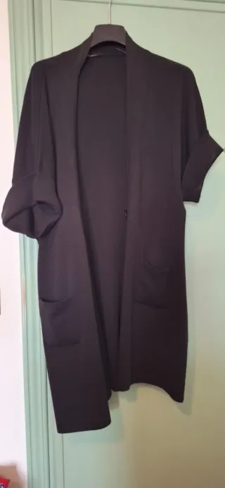 Gilet nero con bottone