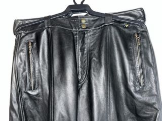 Pantalón de piel motero negro