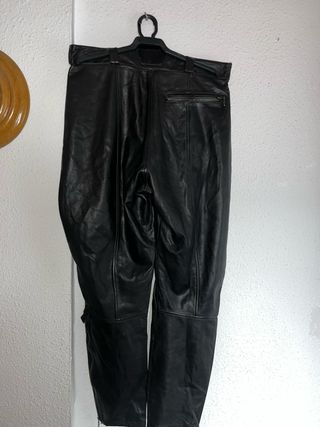 Pantalón de piel motero negro