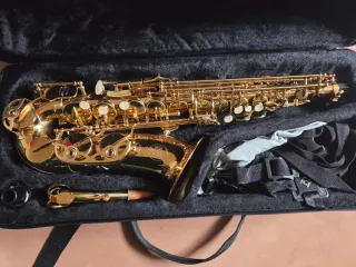 Saxofón Alto Dorado marca sml Paris