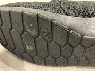 Zapatillas negras y rosas