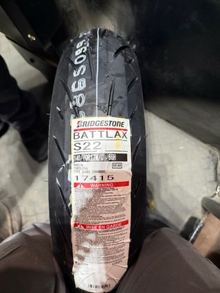 Neumático Bridgestone Battlax S22 140/70R17 66H