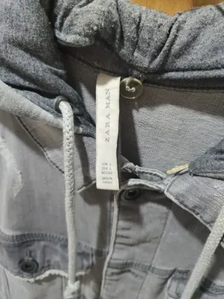 Cazadora vaquera Zara gris con capucha