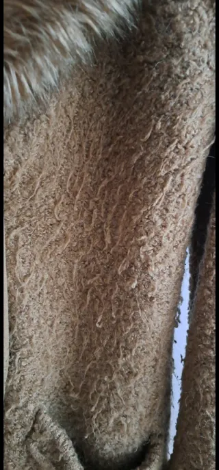 Chaqueta Zara punto con cuello pelo