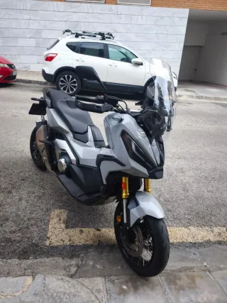 Honda ADV 750 Maxi-Scooter Automática
