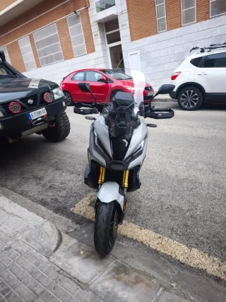 Honda ADV 750 Maxi-Scooter Automática