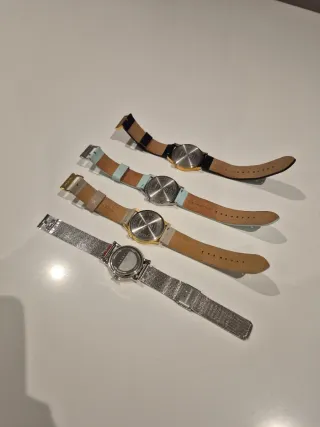 Lote de 4 relojes (pilas a cambiar)