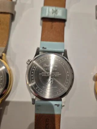 Lote de 4 relojes (pilas a cambiar)