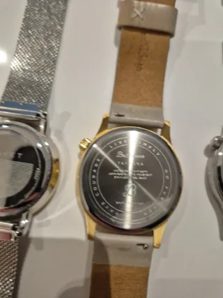 Lote de 4 relojes (pilas a cambiar)