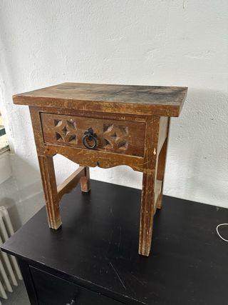 Mesita de noche de madera para restaurar