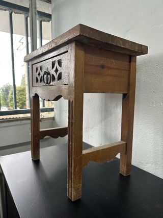 Mesita de noche de madera para restaurar