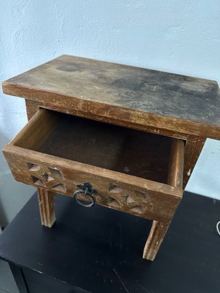 Mesita de noche de madera para restaurar