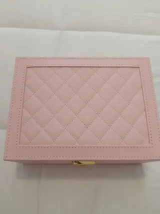 Joyero rosa con cajón y cerradura dorada