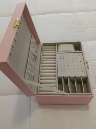 Joyero rosa con cajón y cerradura dorada