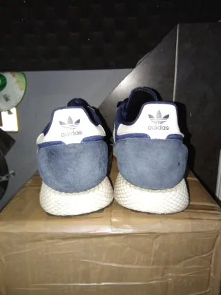 Deportivas Adidas Azul y Beige