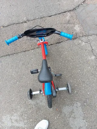 Bicicleta infantil Paw Patrol roja