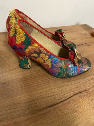 Traje de Fallera Rojo y Multicolor