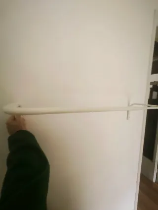 Barra extensible IKEA MULIG metal blanca