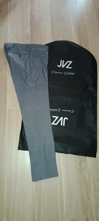 Traje de chaqueta gris con chaleco