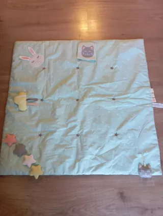 Manta de actividades para bebé