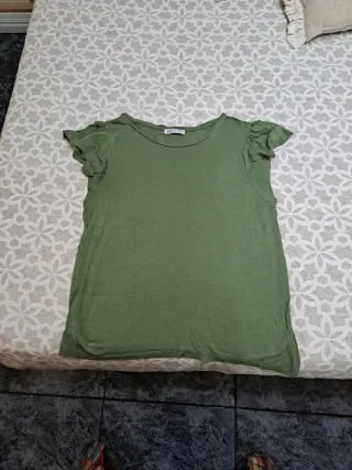Camiseta verde manga volante talla S