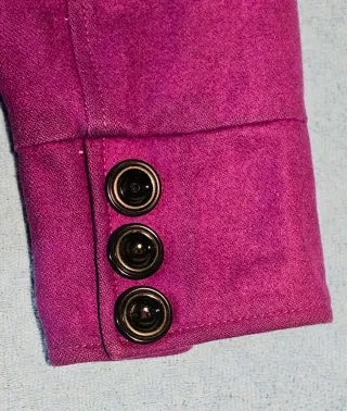 Abrigo corto con cinturón femenino