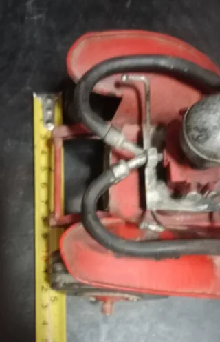 Camión de bomberos antiguo rojo