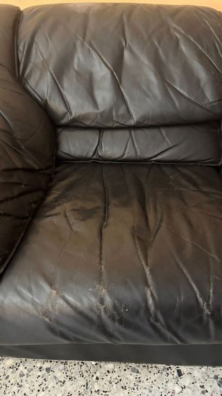 Sofá de piel negro