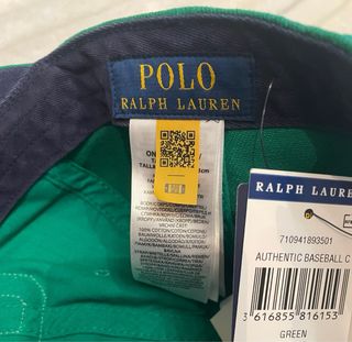 Gorra verde con letra P