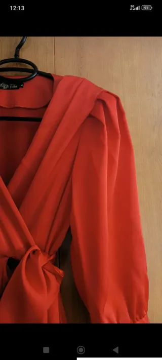 Vestido rojo cruzado con lazada talla L