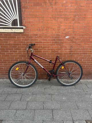 Bicicleta rockRider para reparar