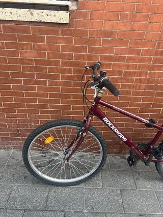 Bicicleta rockRider para reparar