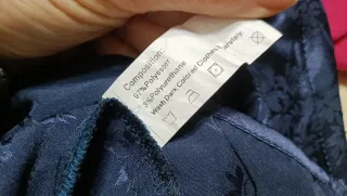 Abito corto blu e top fucsia