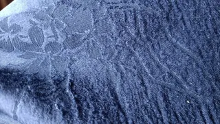 Abito corto blu e top fucsia