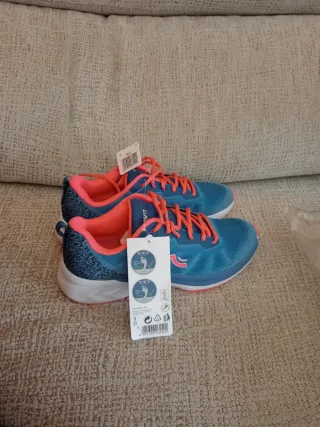 Zapatillas CRIVIT azules y rosas