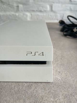 Pacchetto PS4 Fat 500GB Bianca + Controller e Giochi