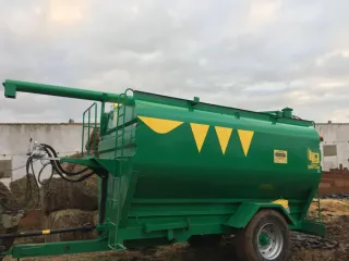 Remolque de pienso HG