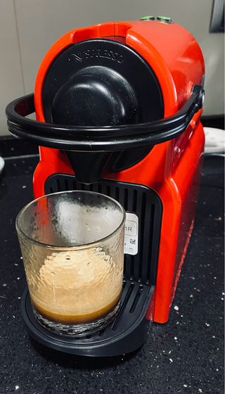 Cafetera Nespresso Krups Inissia Roja