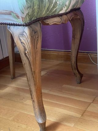 Sillas antiguas con tapizado floral