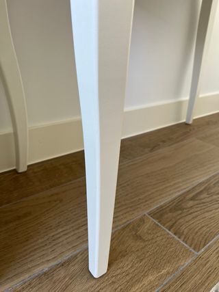 Tocador blanco IKEA con espejo ovalado