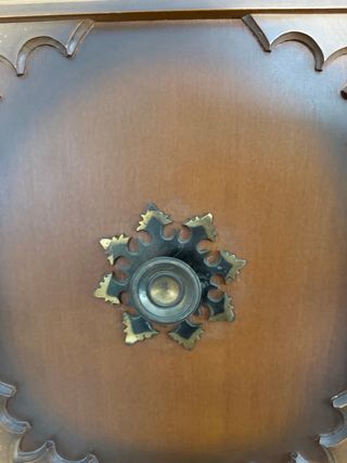 Mueble antiguo de madera tallada