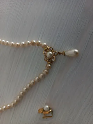 Conjunto de perlas y oro