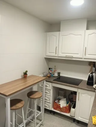 Cocina completa 2°mano, blanca con tiradores oro