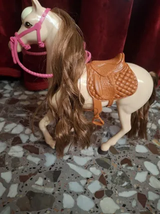 Muñeca amazona con caballo