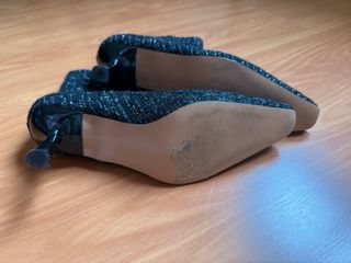 Botín elegante negro y plateado