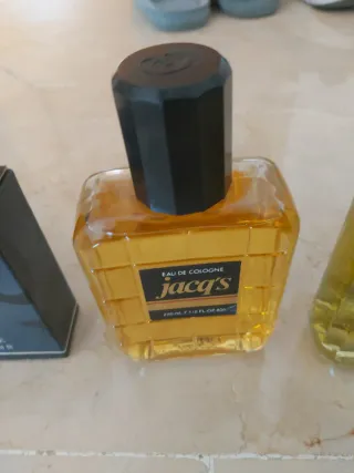 VENDO LOTE DE COLONIA Y  AFTER SHAVE .